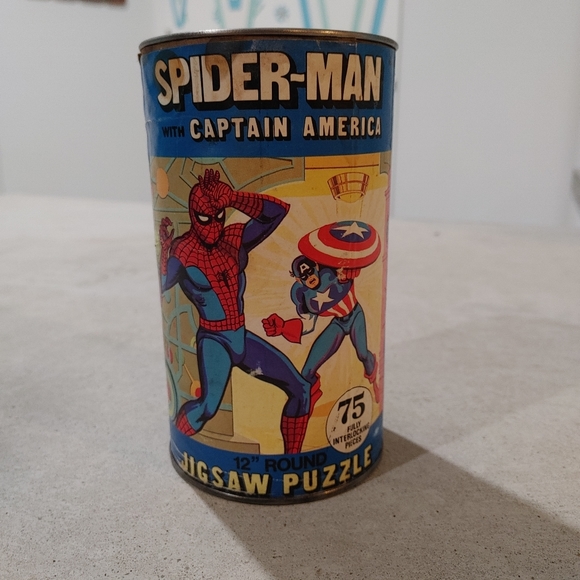 Vintage Spiderman round puzzle - Picture 1 of 5